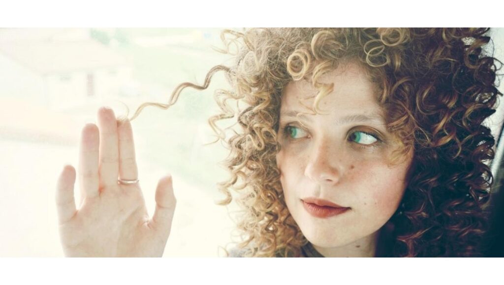 Hidratación vs. Proteínas ¿Qué es mejor para los rizos?